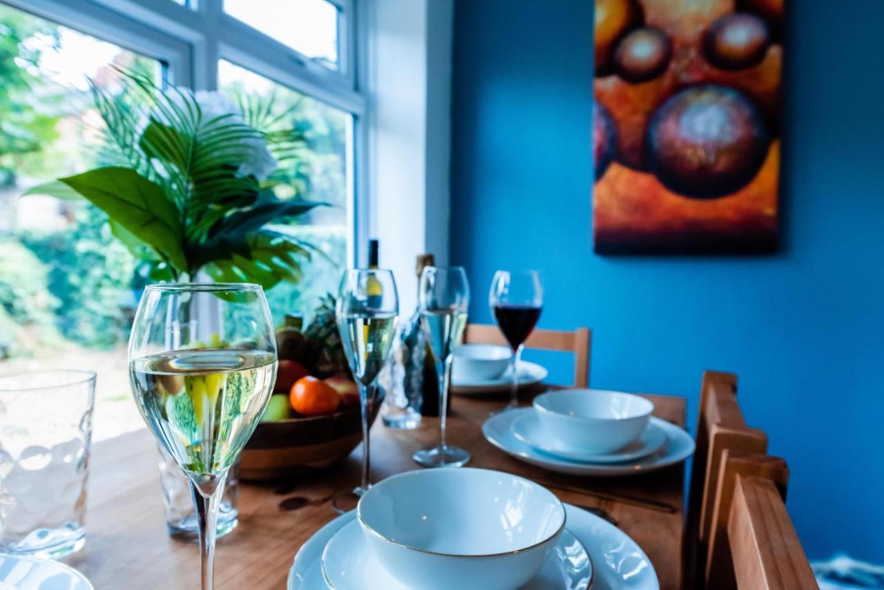 The Private Villa, Northampton Centre, 9 Beds, 5 Bedrooms, Sleeps 12 Eksteriør bilde