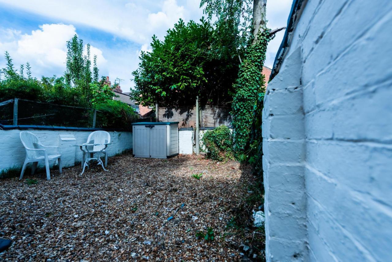The Private Villa, Northampton Centre, 9 Beds, 5 Bedrooms, Sleeps 12 Eksteriør bilde