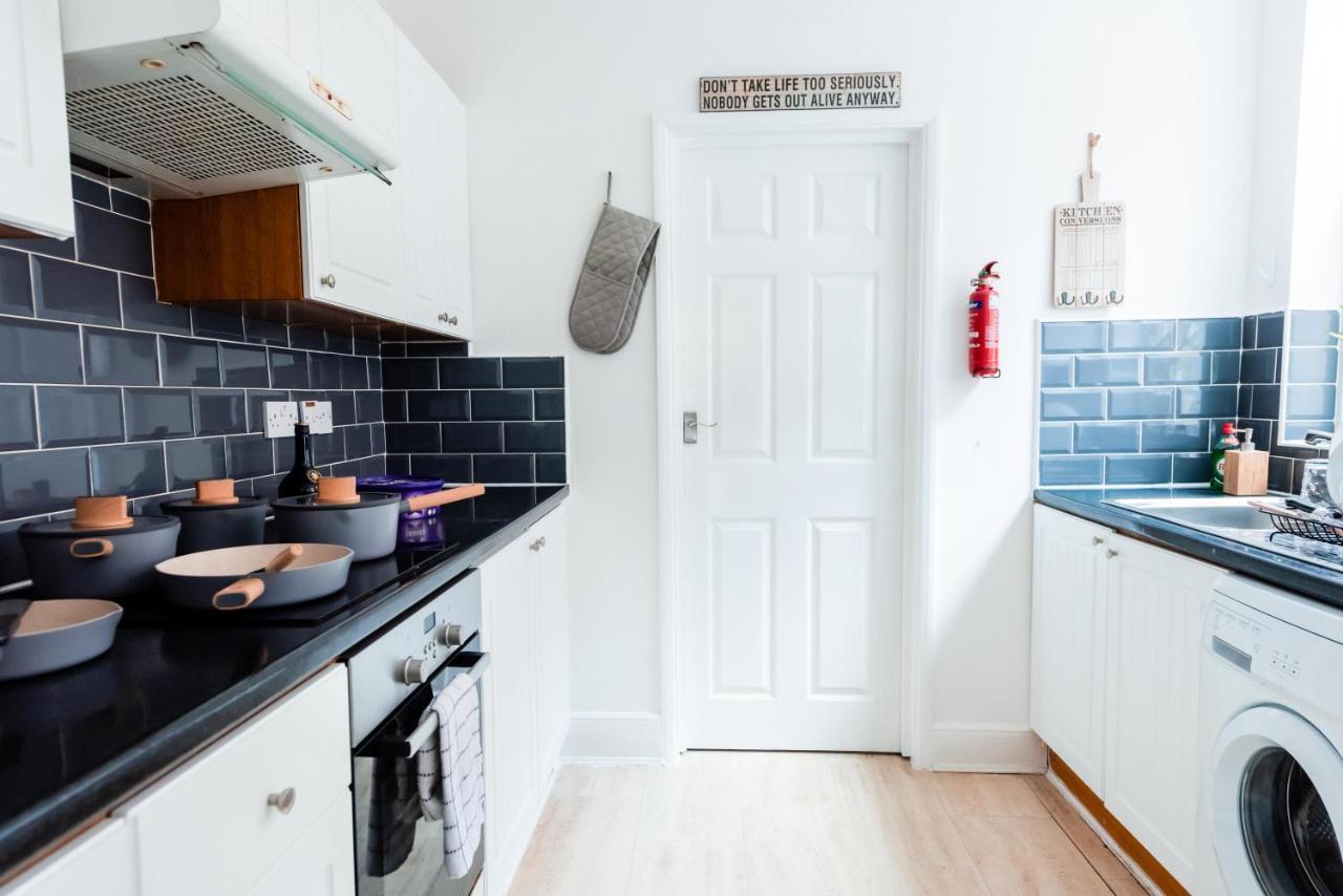The Private Villa, Northampton Centre, 9 Beds, 5 Bedrooms, Sleeps 12 Eksteriør bilde