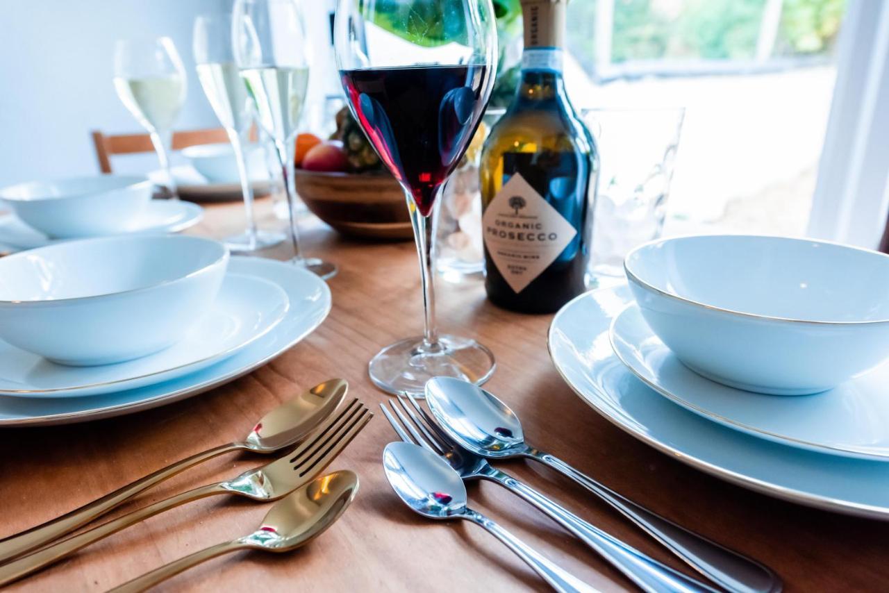 The Private Villa, Northampton Centre, 9 Beds, 5 Bedrooms, Sleeps 12 Eksteriør bilde