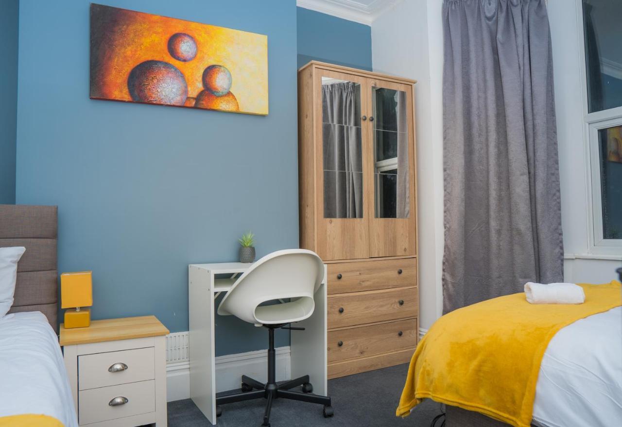 The Private Villa, Northampton Centre, 9 Beds, 5 Bedrooms, Sleeps 12 Eksteriør bilde