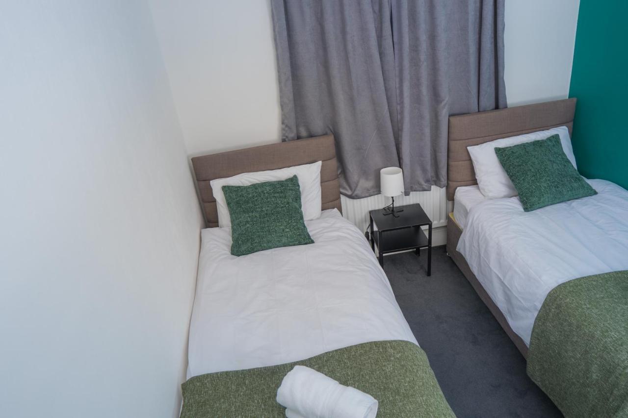 The Private Villa, Northampton Centre, 9 Beds, 5 Bedrooms, Sleeps 12 Eksteriør bilde