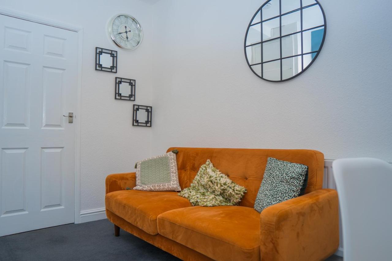 The Private Villa, Northampton Centre, 9 Beds, 5 Bedrooms, Sleeps 12 Eksteriør bilde