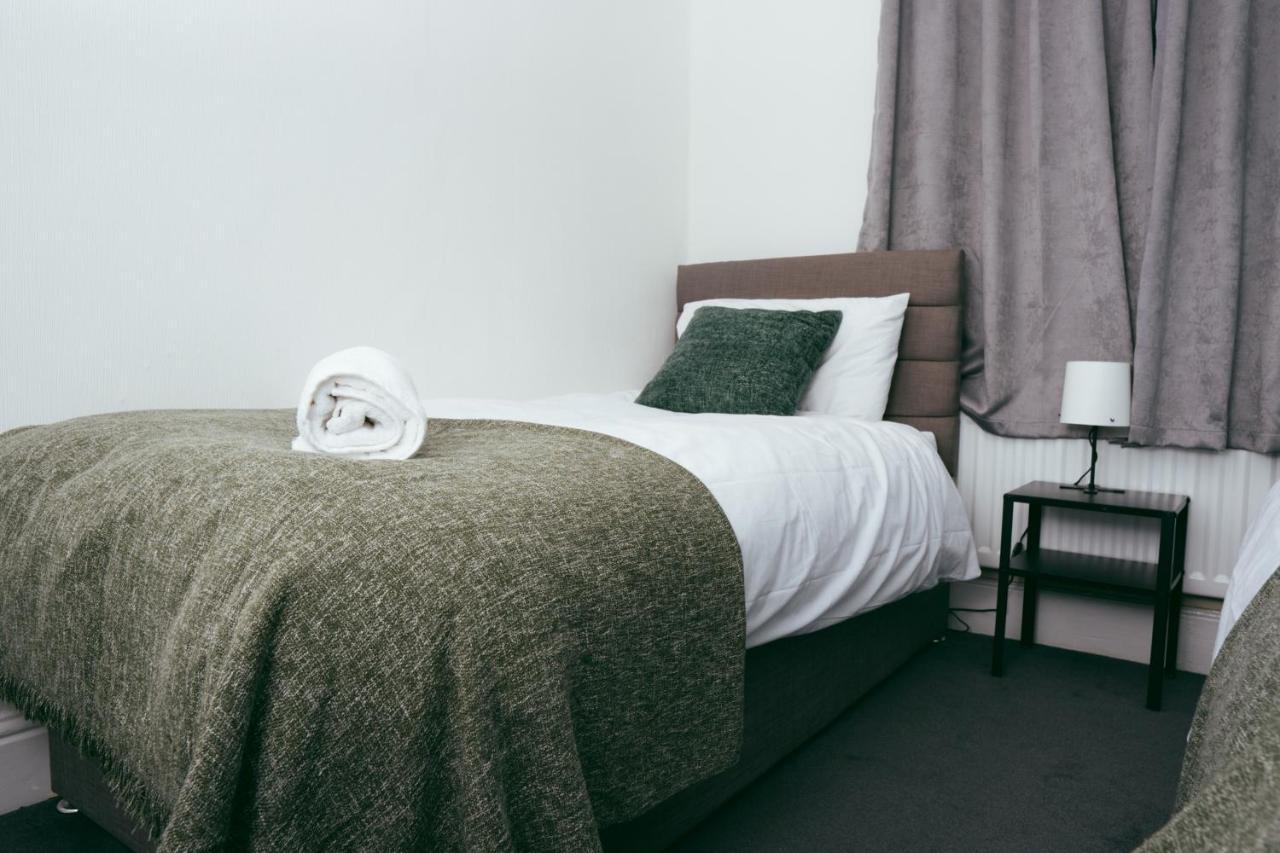 The Private Villa, Northampton Centre, 9 Beds, 5 Bedrooms, Sleeps 12 Eksteriør bilde