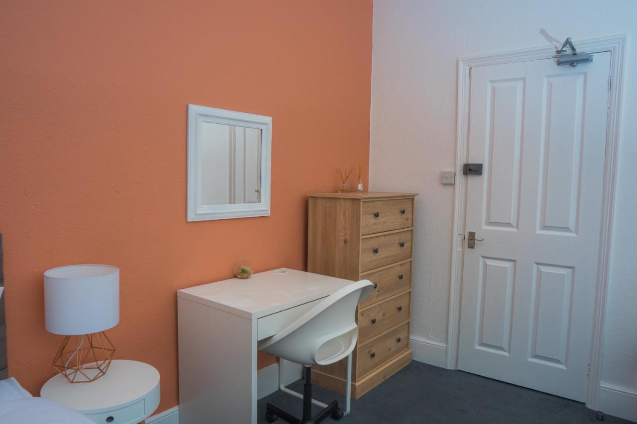 The Private Villa, Northampton Centre, 9 Beds, 5 Bedrooms, Sleeps 12 Eksteriør bilde