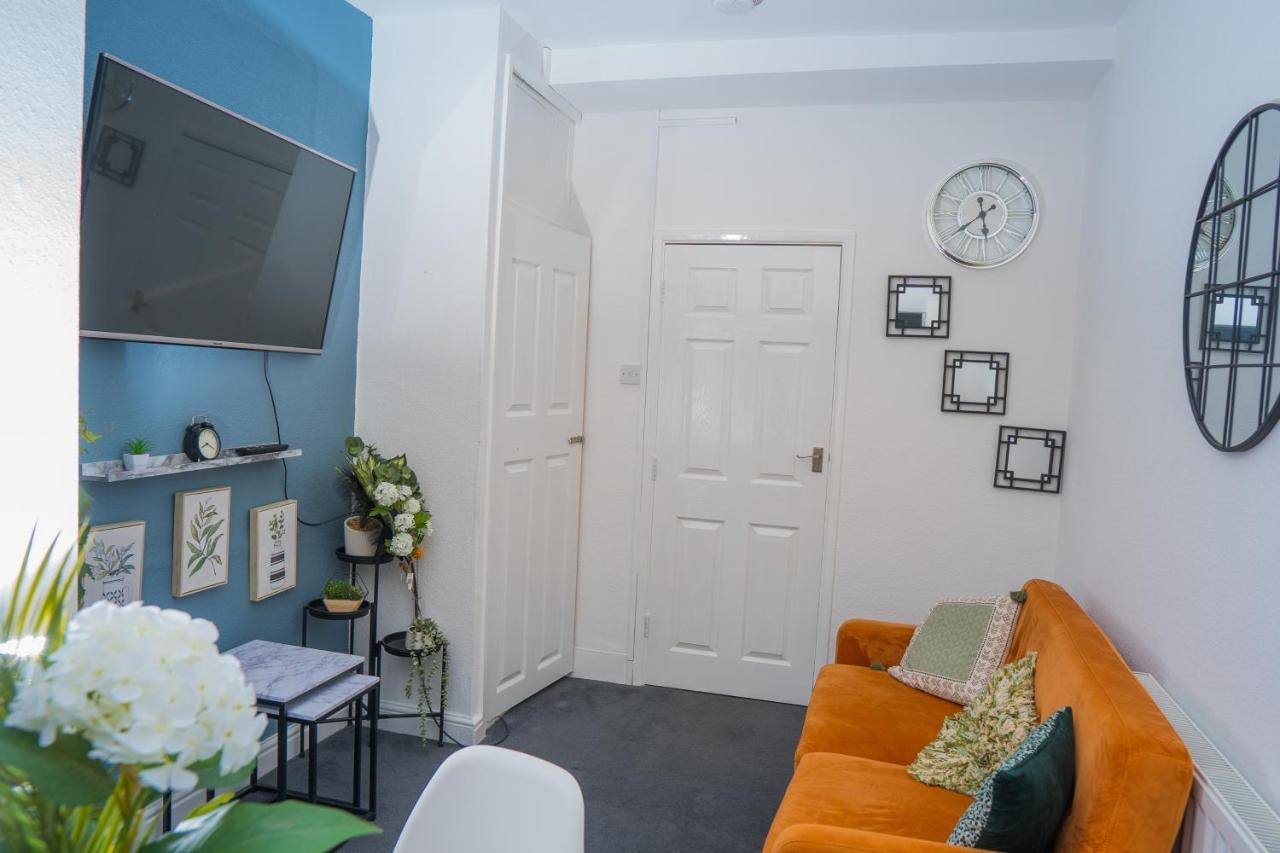 The Private Villa, Northampton Centre, 9 Beds, 5 Bedrooms, Sleeps 12 Eksteriør bilde