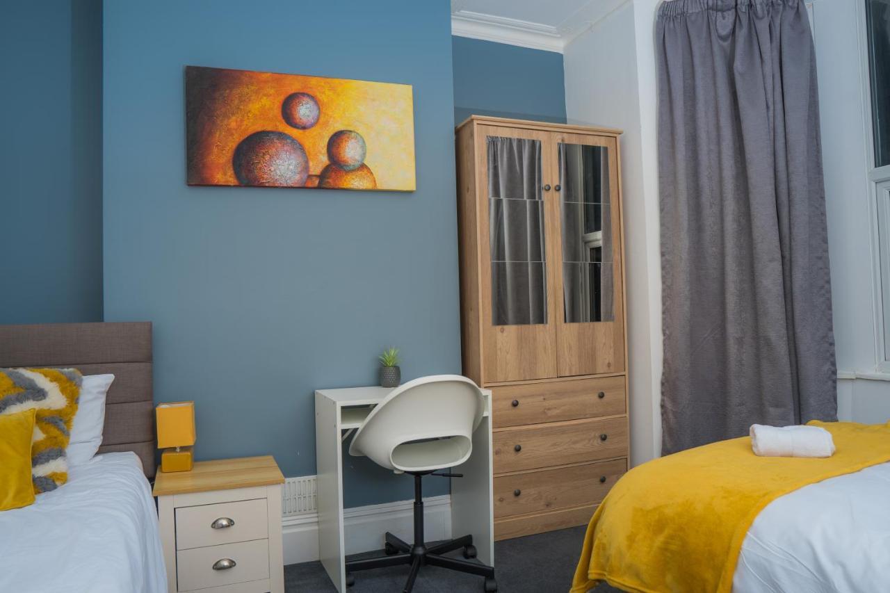 The Private Villa, Northampton Centre, 9 Beds, 5 Bedrooms, Sleeps 12 Eksteriør bilde