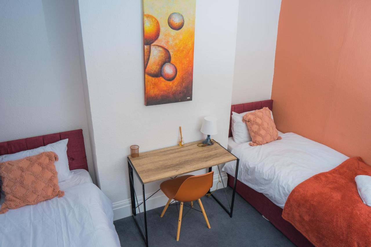 The Private Villa, Northampton Centre, 9 Beds, 5 Bedrooms, Sleeps 12 Eksteriør bilde
