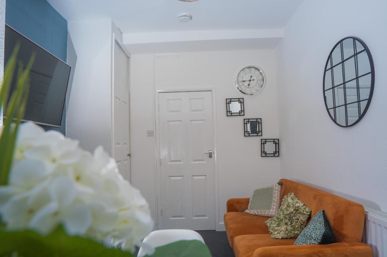 The Private Villa, Northampton Centre, 9 Beds, 5 Bedrooms, Sleeps 12 Eksteriør bilde
