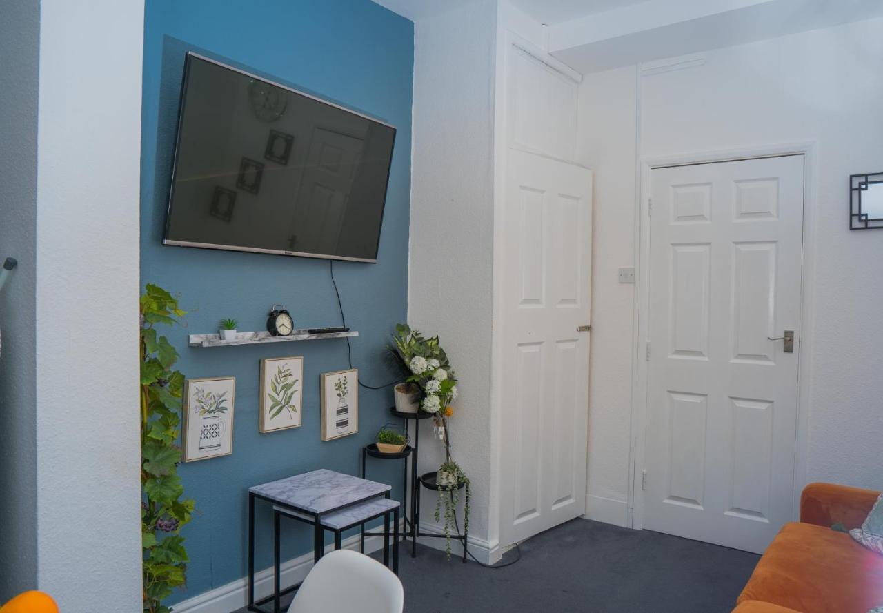 The Private Villa, Northampton Centre, 9 Beds, 5 Bedrooms, Sleeps 12 Eksteriør bilde